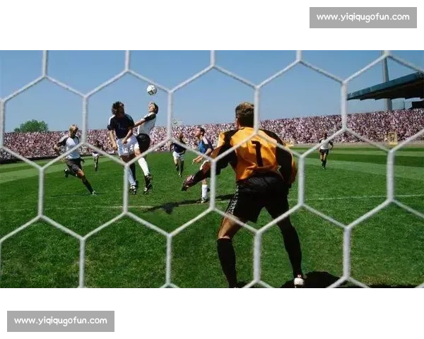 以球门为中心探讨足球攻防博弈与胜负关键瞬间解析战术演变全景观察